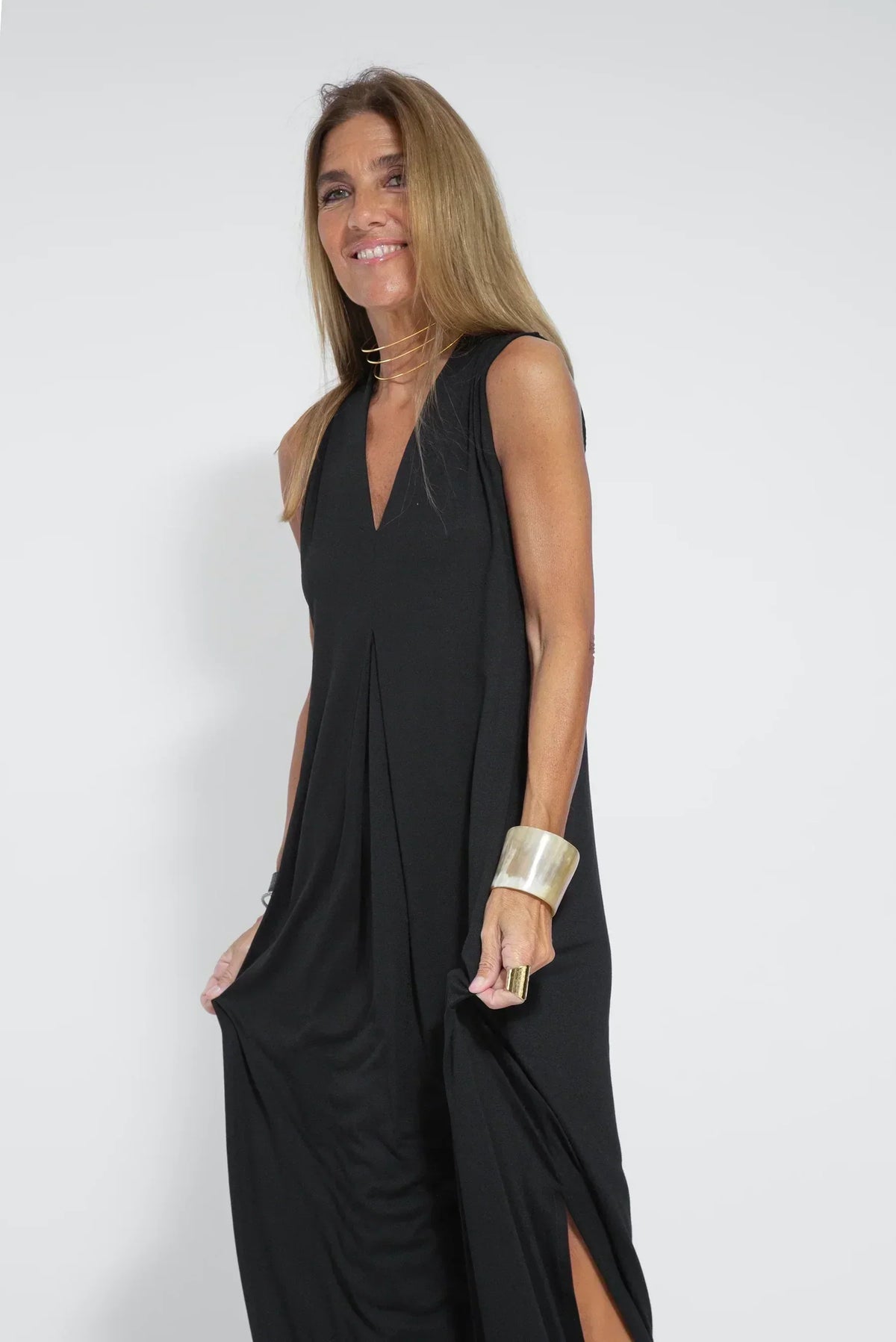 Effortlessly Elegant Dress with a Timeless Design