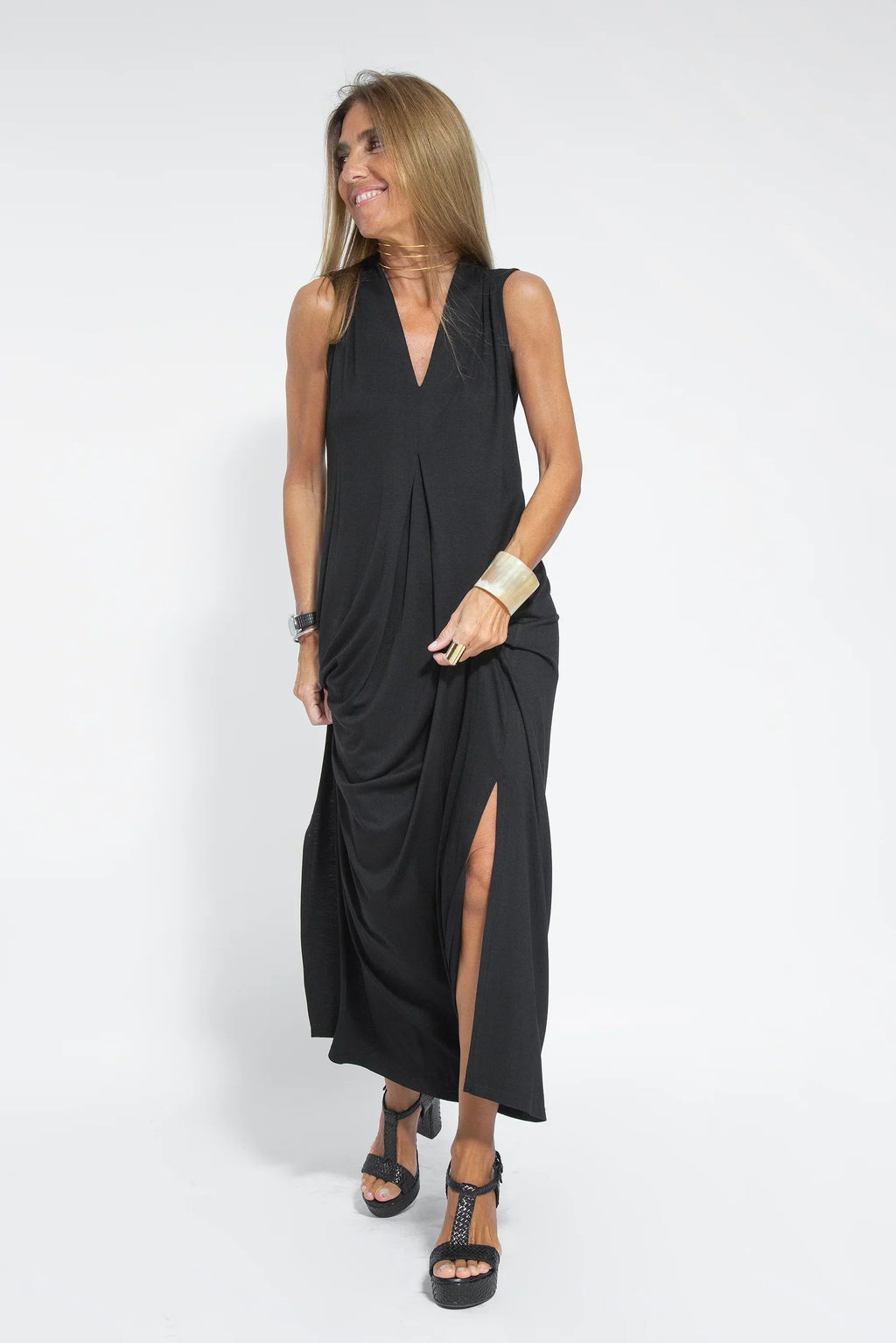 Effortlessly Elegant Dress with a Timeless Design