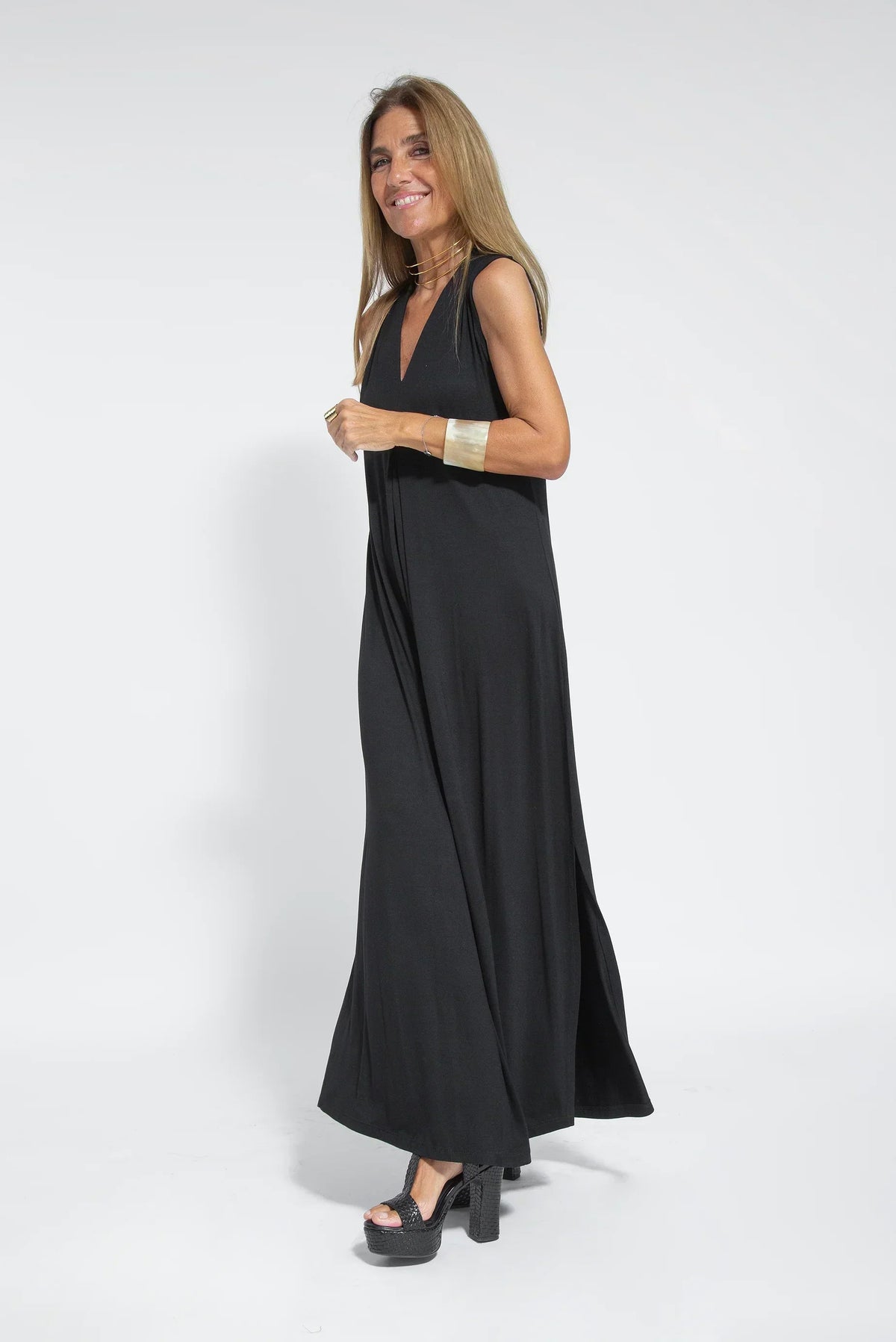 Effortlessly Elegant Dress with a Timeless Design
