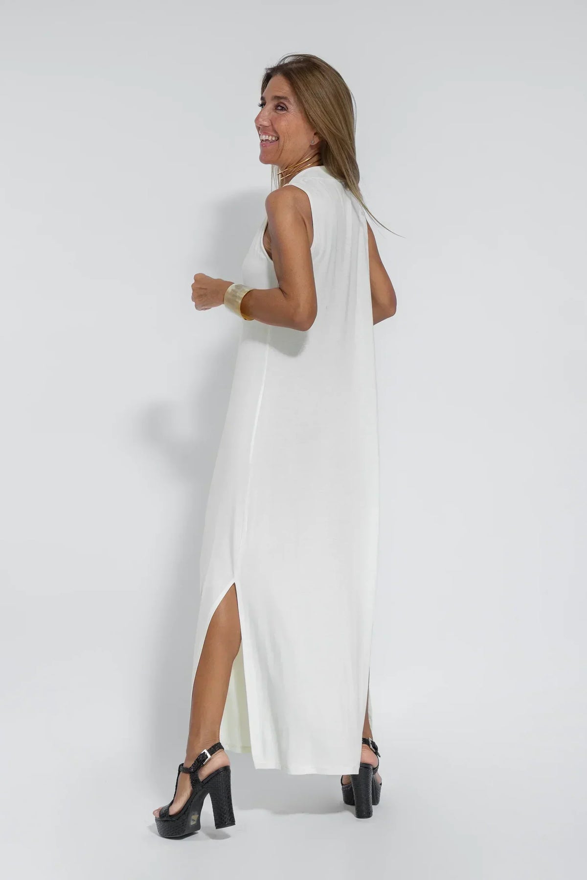 Effortlessly Elegant Dress with a Timeless Design