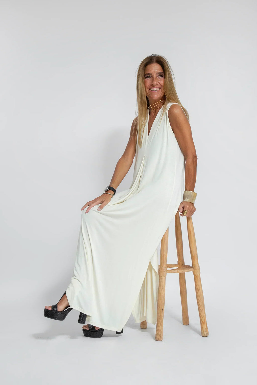 Effortlessly Elegant Dress with a Timeless Design