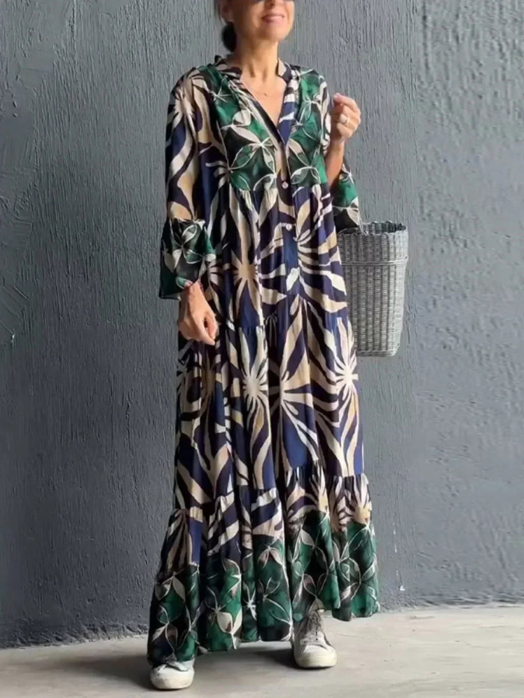 Well Tailored Dress with a Graceful Silhouette