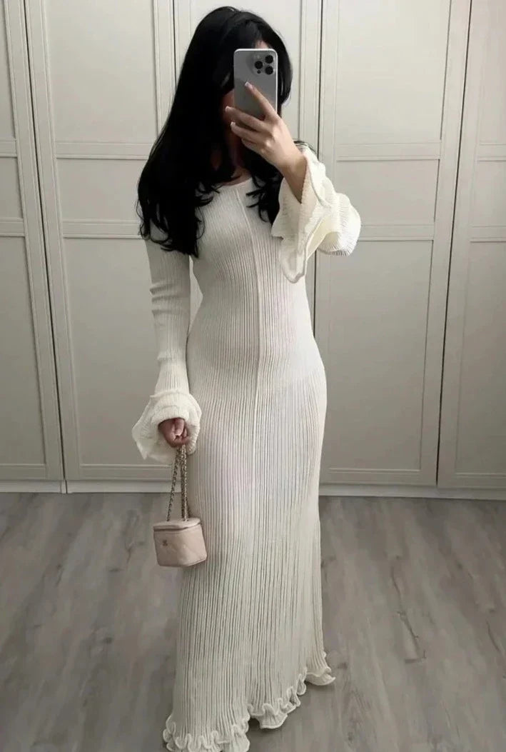 Well Tailored Dress with a Graceful Silhouette