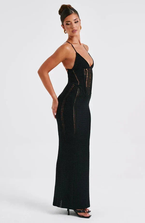 Beautifully Finished Dress in a Timeless Design